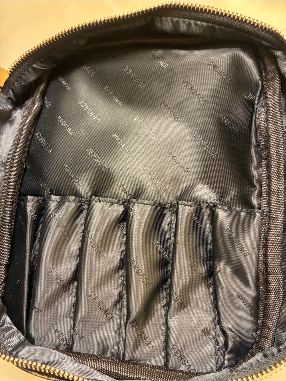 VERSACE Makeup Perfume Toiletry Organizer Bag NWOT - Picture 4 of 11